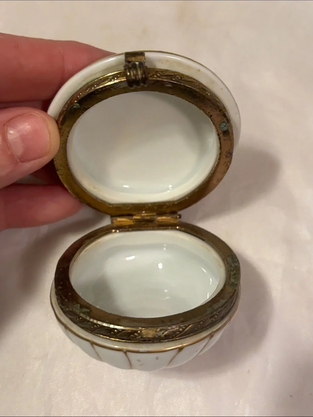 Porcelain Shell Trinket Box with Gold Accent - White